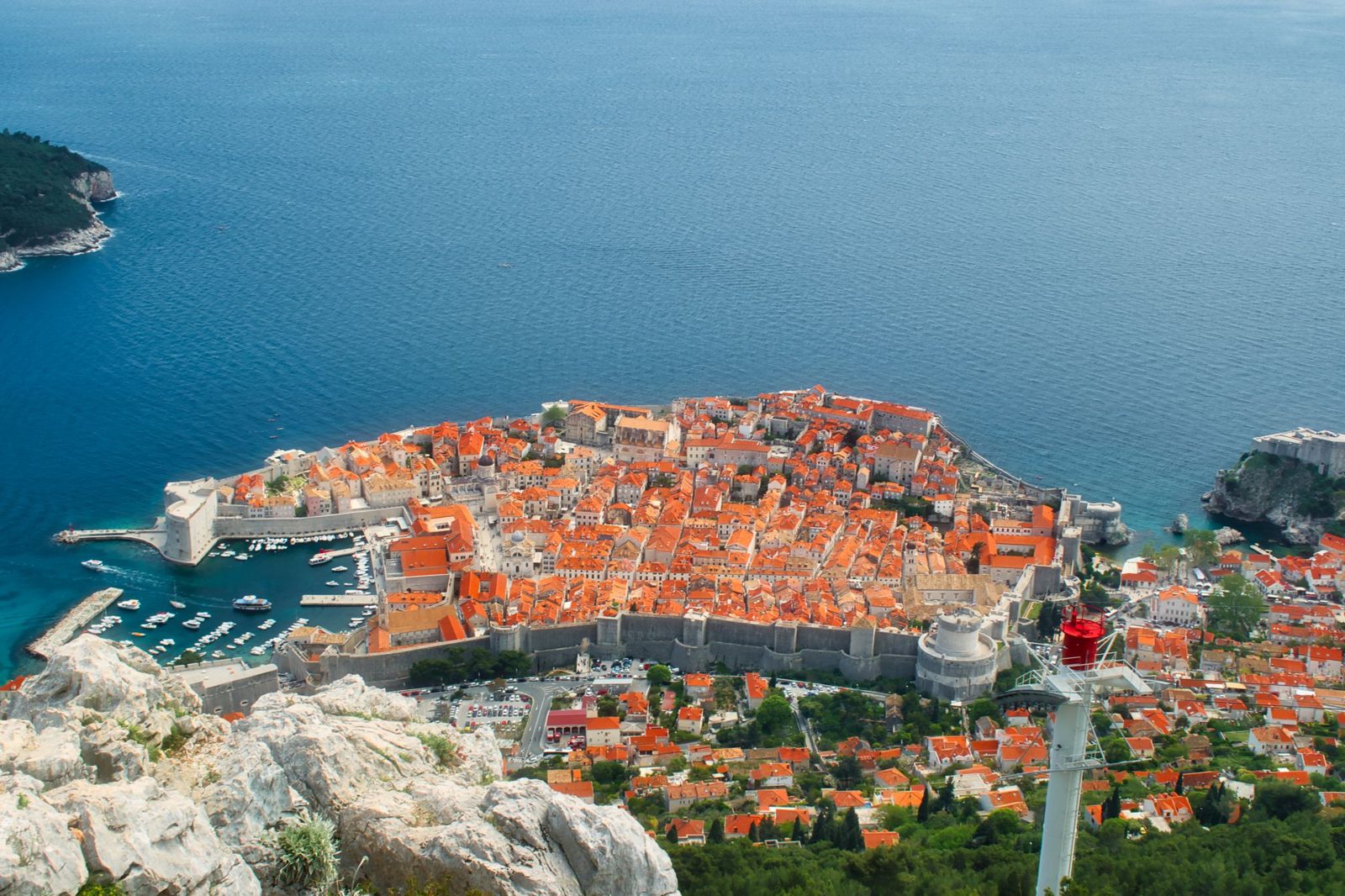 Centro storico di Dubrovnik sull'Adriatico dall'alto